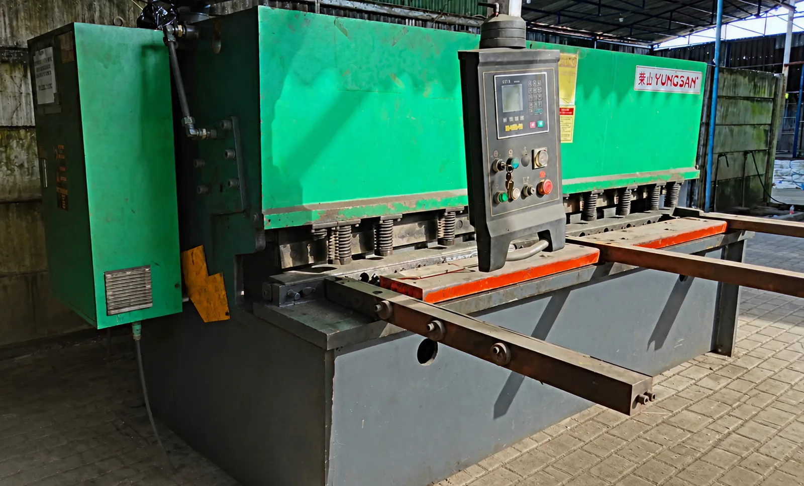 Mesin Shearing Guillotine