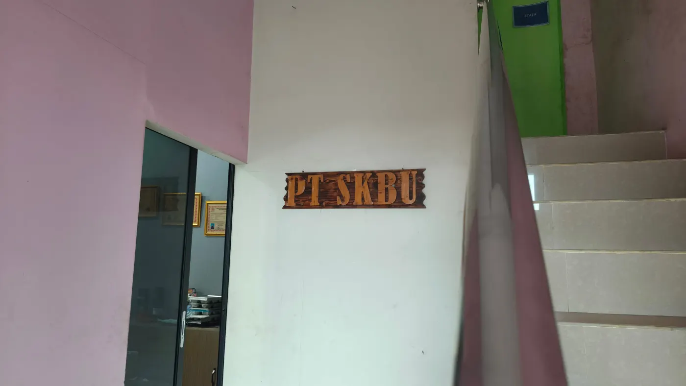 Identitas legal dan kantor operasional PT Sumber Karya Baja Utama